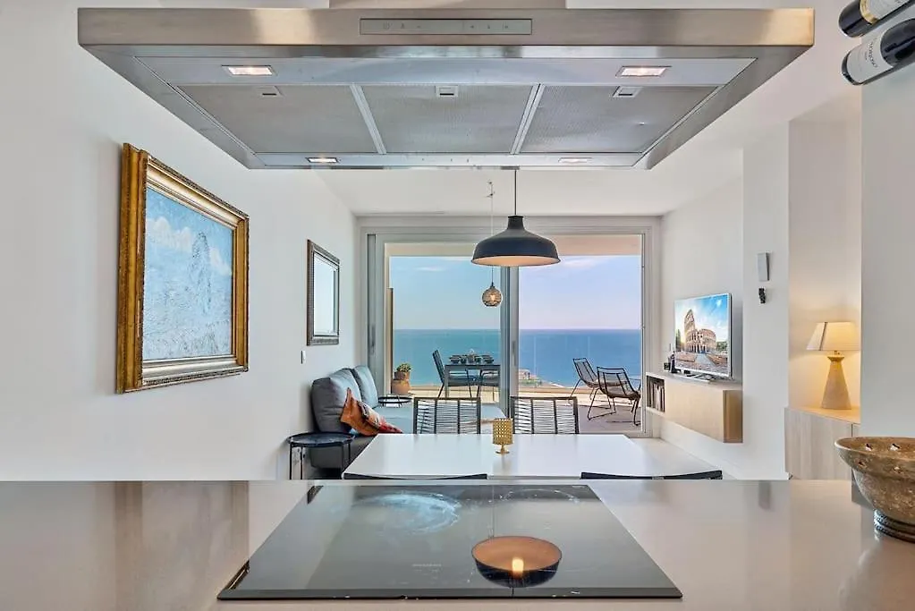 Stunning 2 Bedroom Apartment. 丰希罗拉