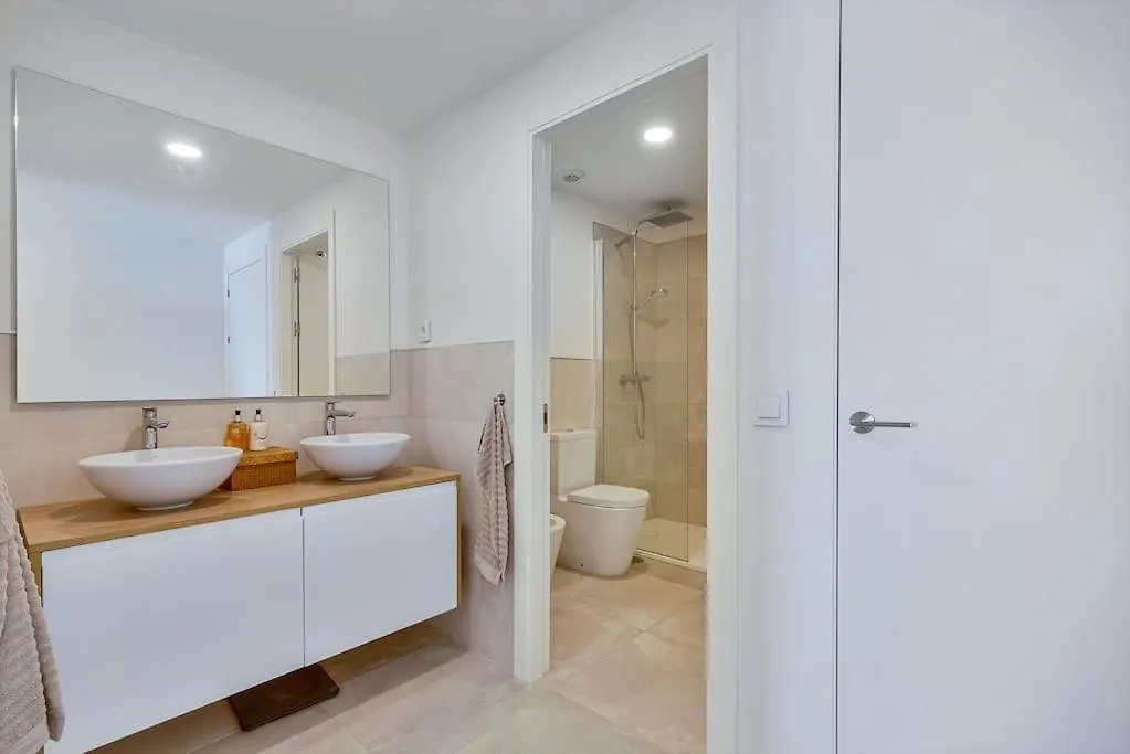 Stunning 2 Bedroom Apartment. 丰希罗拉 0*,  西班牙